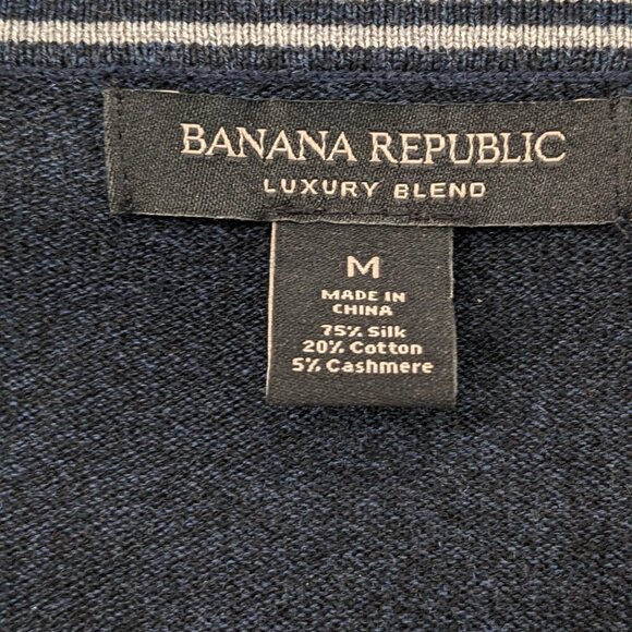 Banana Republic Men's Navy Blue V-Neck Sweater - Size Medium - Picture 5 of 5